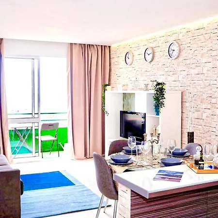 Charming In With Sea And Mountain View 70 M² 아파트