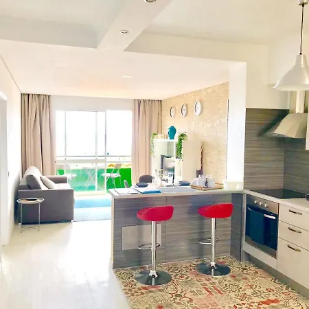 Charming In With Sea And Mountain View 70 M² 아파트 *