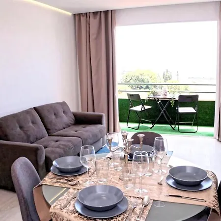 Charming In With Sea And Mountain View 70 M²